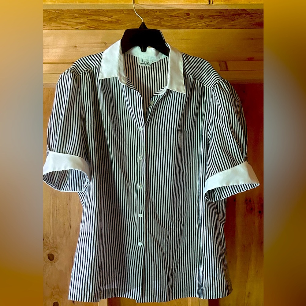 Vintage pinstripe black & white Lady Manhattan blouse!